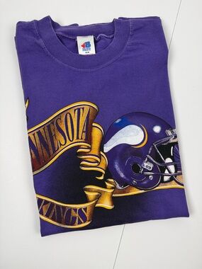 Vintage Minnesota Vikings Purple Graphic Tee